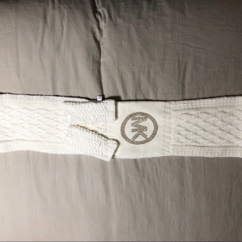Michael Kors  Infinity scarf with half gloves